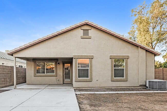 Building Photo - 8822 W Pioneer St