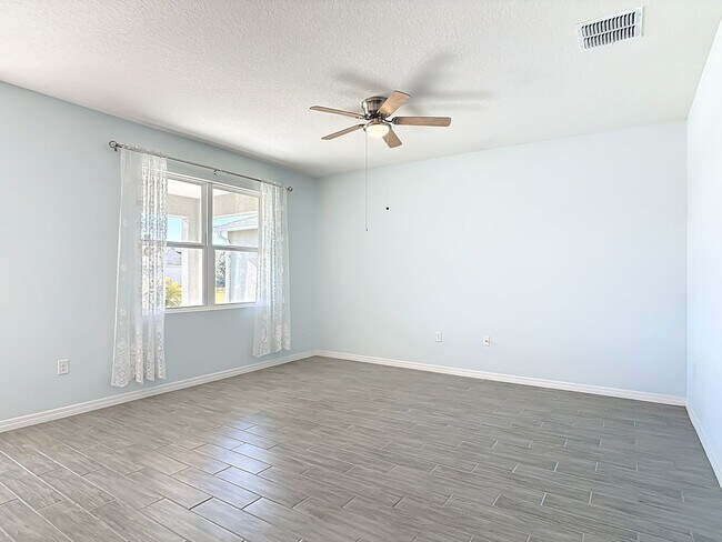 Building Photo - Beautiful Oak Leaf Preserve 3 Bedroom 2 Bathroom Smart Home
