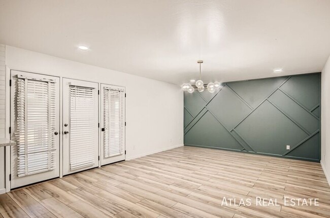 Building Photo - 3115 S Kachina Dr