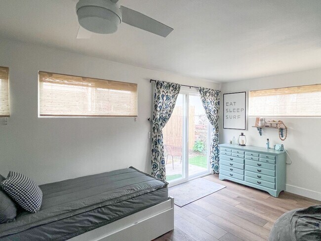 Building Photo - 3BR/2BA Remodeled Condo – 1 Block from the...