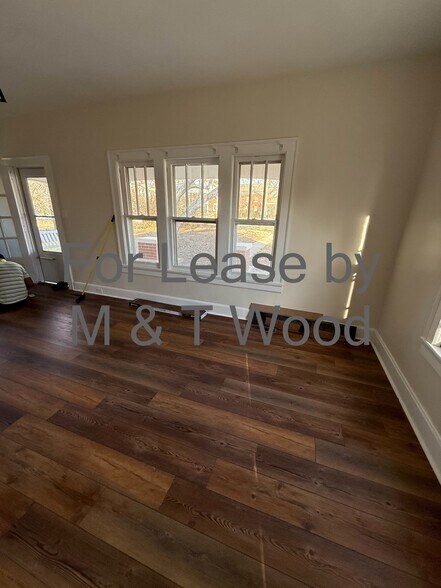 Living Room - 3915 Old Buckingham Rd.