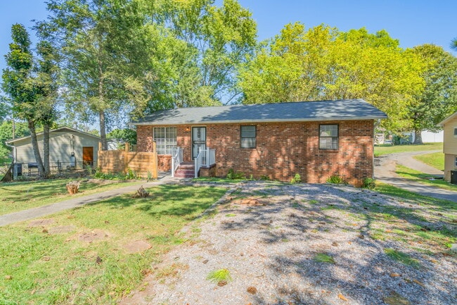 Building Photo - 2809 Lay Ave