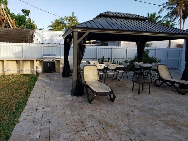 Building Photo - 8811 SW 54th Terrace