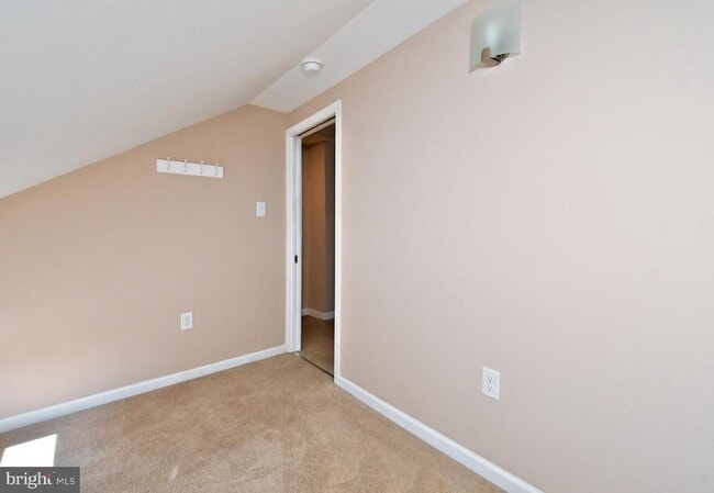 Building Photo - 23 Walnut St