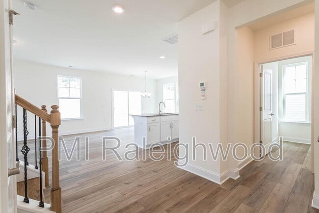 Building Photo - 2001 Seford Dr