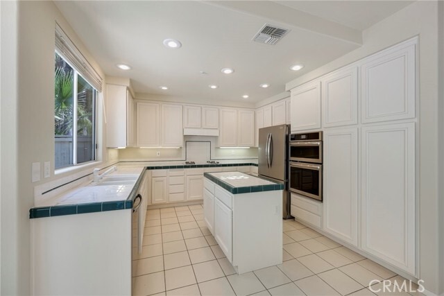 Building Photo - 308 S San Vicente Ln