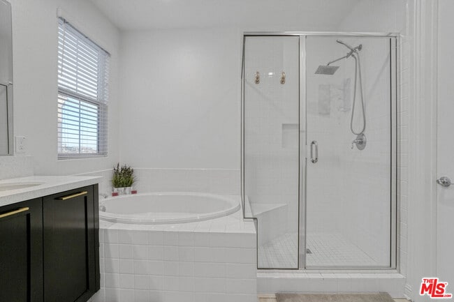 Building Photo - 20818 Bur Oak Cir
