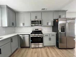 Building Photo - 601 Short St