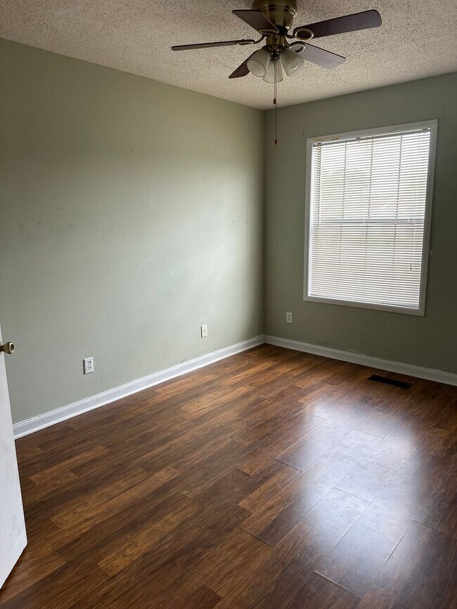 Building Photo - For Rent