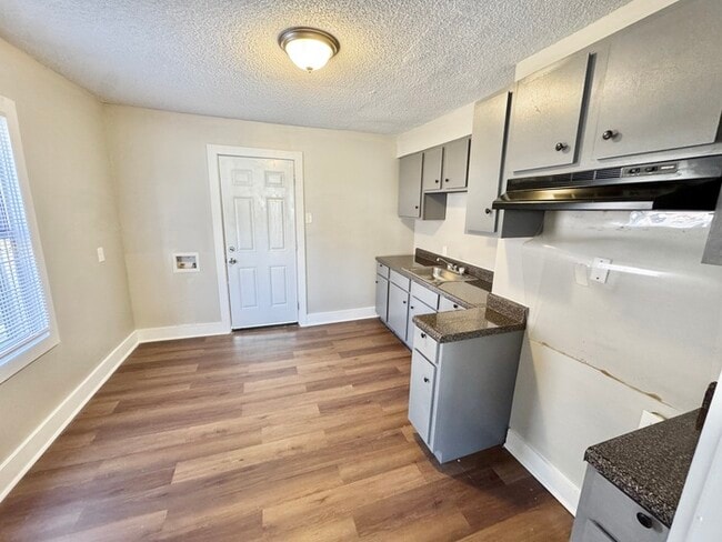 Building Photo - 2071 Hubert Ave