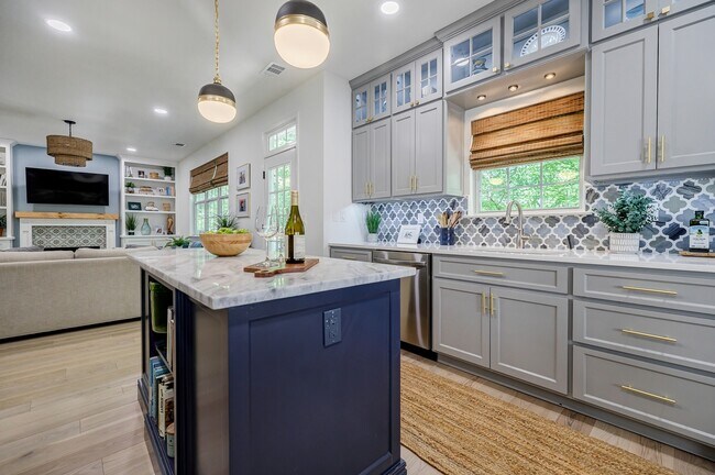 Building Photo - 2105 Brookridge Ter