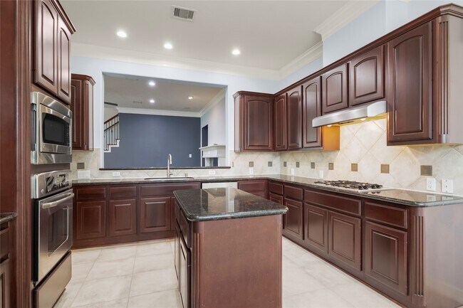 Building Photo - 3019 Royal Oaks Grove