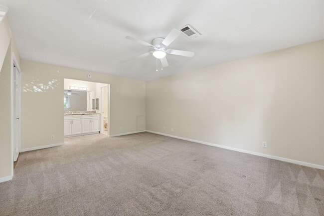 Building Photo - Stylish Two-Level Condo in Gables of Tuckerman Near Pike & Rose!
