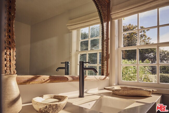 Building Photo - 6715 Fernhill Dr