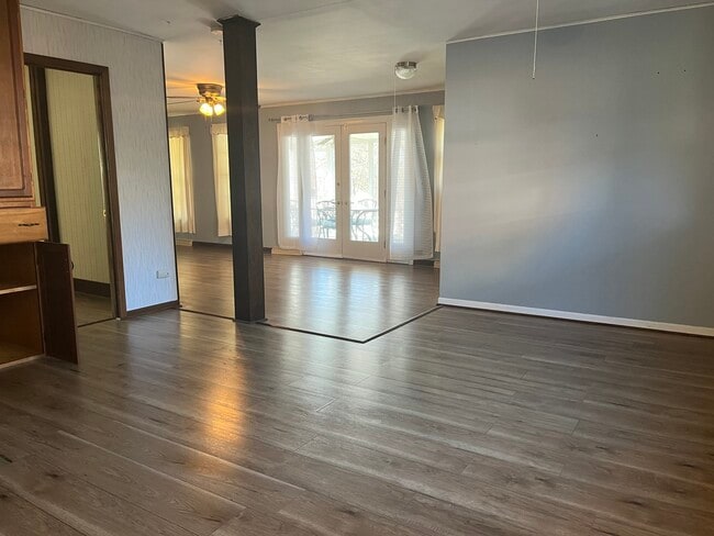 Building Photo - 112 Chicago Rd