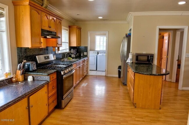 Primary Photo - 200 Alosta Dr