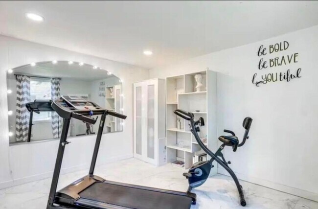 Building Photo - 14810 N 50th St