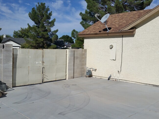 Building Photo - 4444 Dusty Trail St