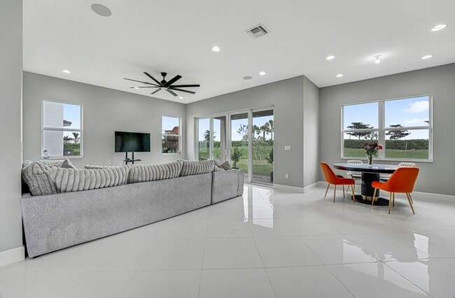 Building Photo - 5482 Macoon Wy