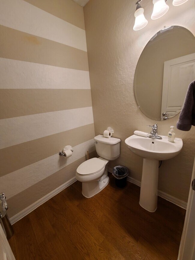 Building Photo - Fully Furnished 3 Bedrooms 2 Car Garage with Community Pool & Spa