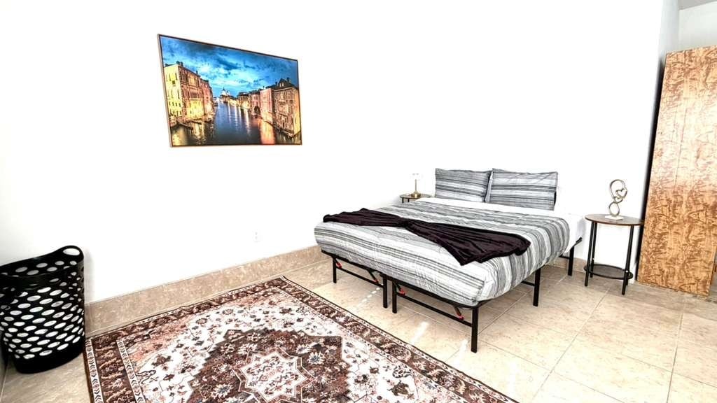 Building Photo - 3030 Plaza St