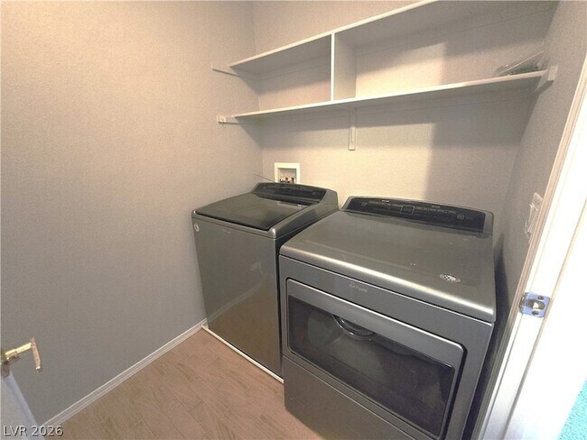 Building Photo - 1050 E Cactus Ave