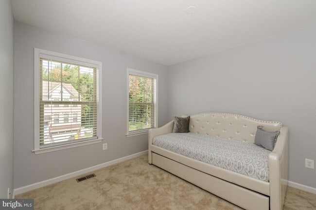 Building Photo - 7523 Holly Ridge Dr