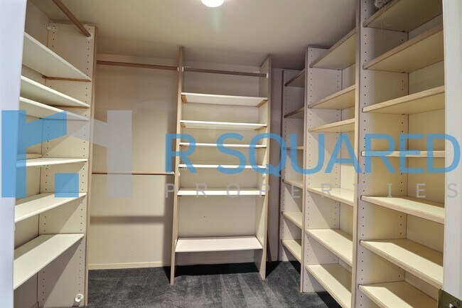 Building Photo - 401 100th Ave NE