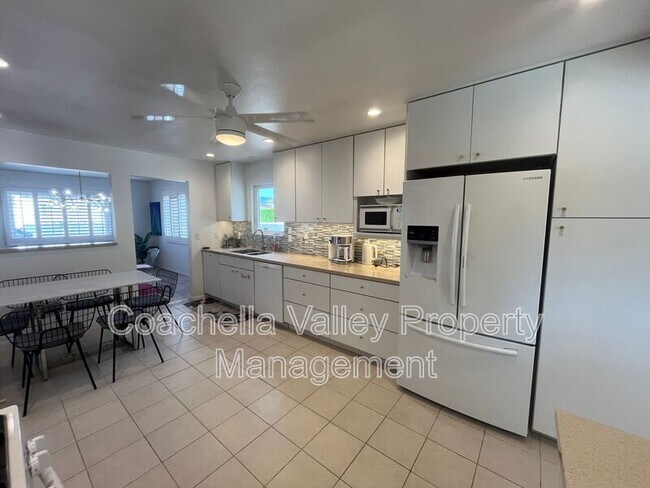 Building Photo - 2960 N Cypress Rd