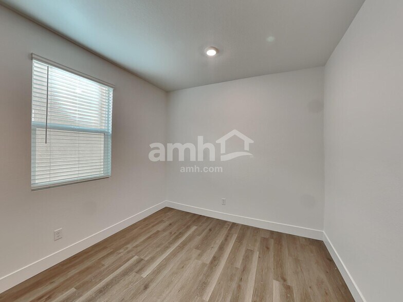 Building Photo - 11083 S Sanaco Ct