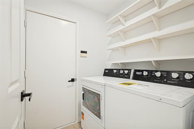 Building Photo - 2112 Carriage Hill