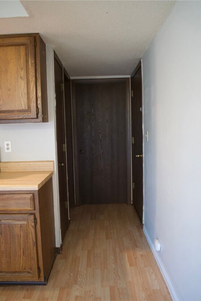 Building Photo - Affordable 3 Bedroom Duplex, SW Columbia!