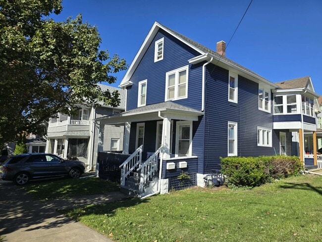 Primary Photo - 326 Superior St