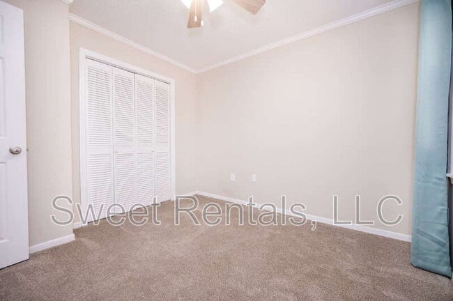 Building Photo - 415 Parkdale Dr