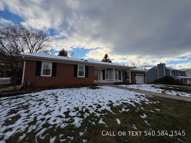 Building Photo - 136 Grimes St