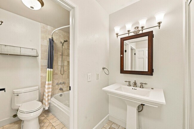 Building Photo - 3836 Creststone Pl
