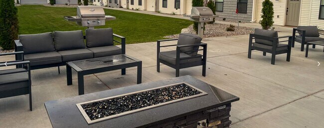 Building Photo - Beautiful 4-Bedroom Townhome for Rent off of Sunnyside in Idaho Falls