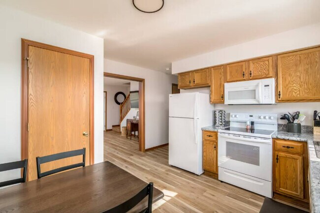 Building Photo - 10268 Cleveland Rd