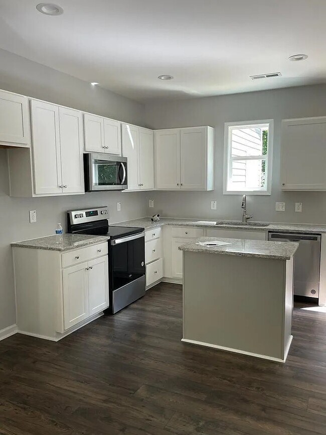 Building Photo - 103 Stewarts Knob Dr