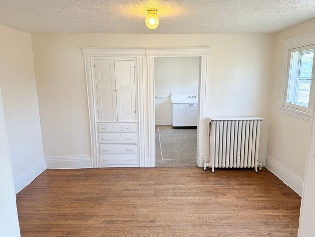 Building Photo - 411 W Washington Ave