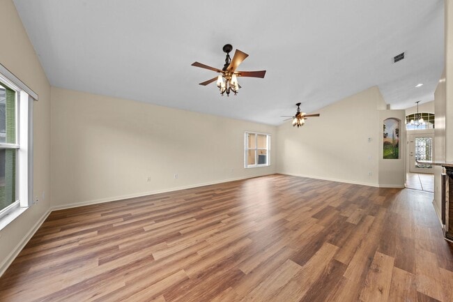 Building Photo - Immaculate 3 Bedroom Home in Gated Community - Stonefield