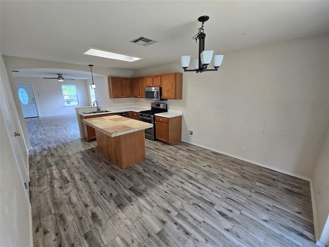 Building Photo - 2011 Garrison Dr