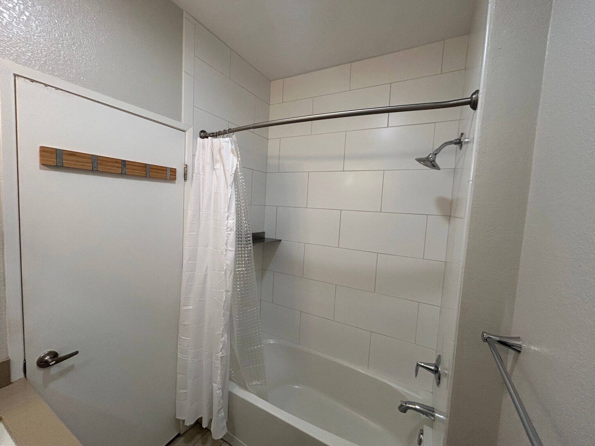 Building Photo - 57 Lakeshore Ct