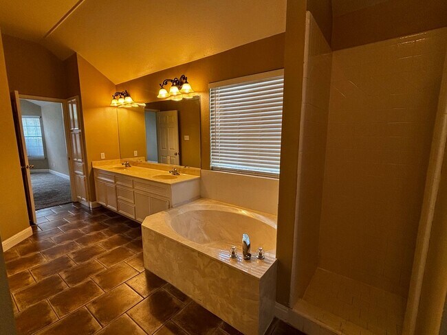 Building Photo - Beautiful 4 bed home in Round Rock