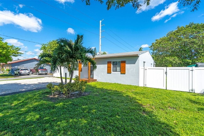 Building Photo - North 26th Avenue, Hollywood, FL 33020 - 3 BR 1 BA single-family home