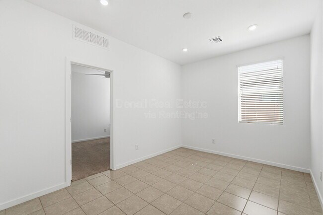 Building Photo - 13300 N 141st Ln