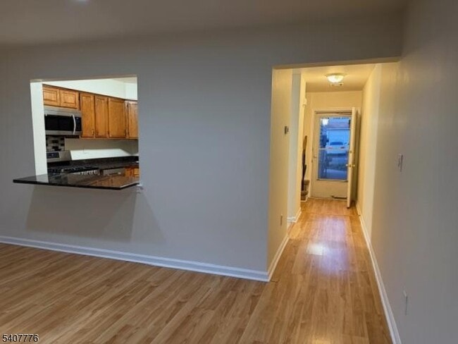 Building Photo - 10 Leahy Ct