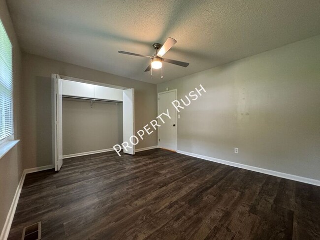 Building Photo - 3637 Missionaire Ave