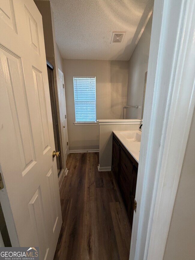 Building Photo - 3020 Meadow Glen Pass