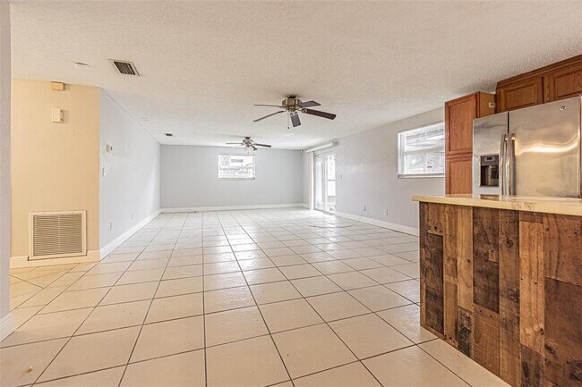 Building Photo - 6321 Spanish Main Dr